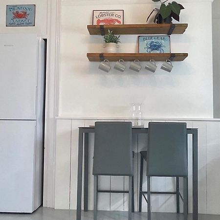 Large 5 Bed 3 Bath House 300 Meters From Beach And Restaurants New Quay Kültér fotó