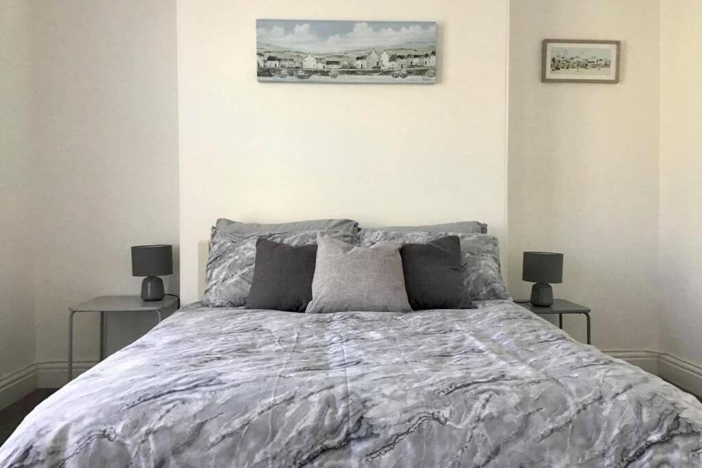 Large 5 Bed 3 Bath House 300 Meters From Beach And Restaurants New Quay Kültér fotó